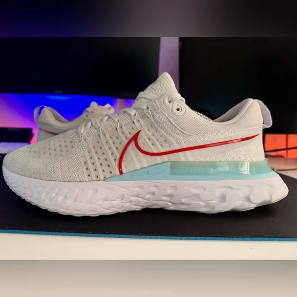Nike React Infinity Run Flyknit 2 - Picture 2 of 12
